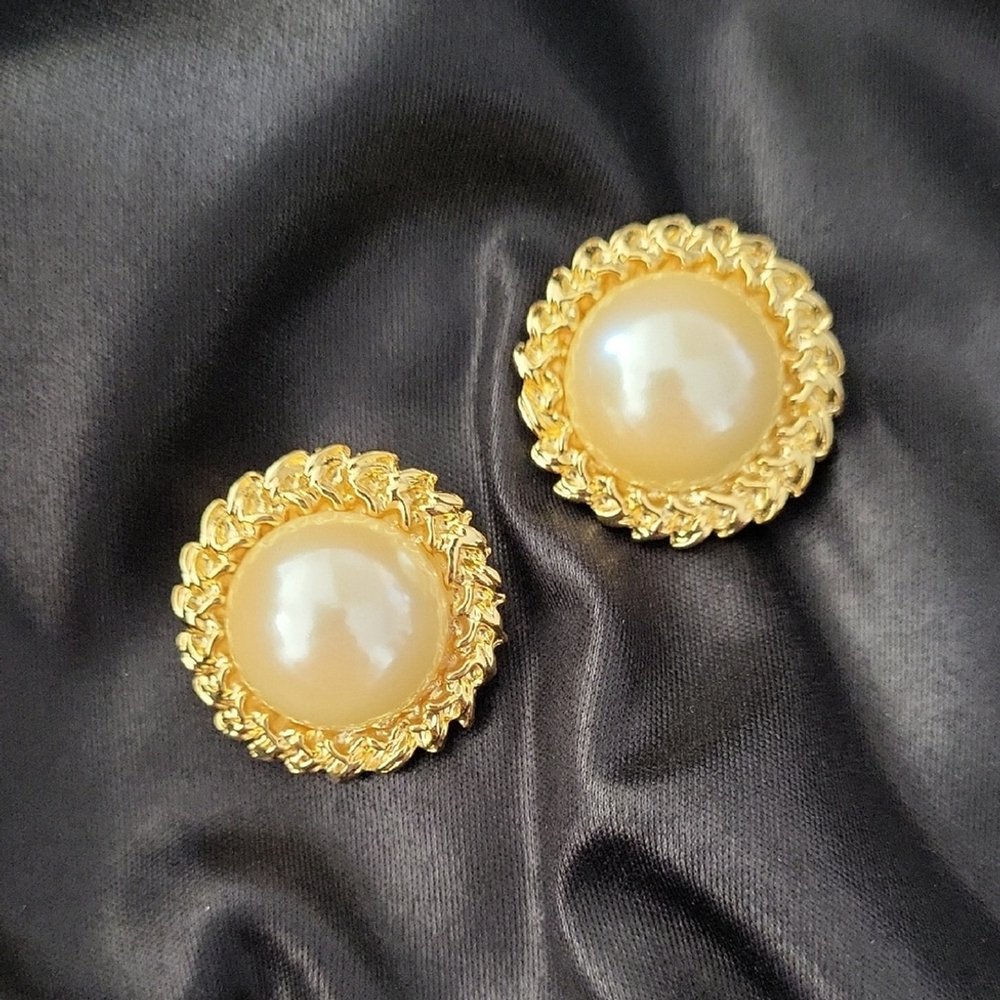 Vintage 1980s Gold-Tone Faux Pearl Clip-On Earrings